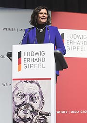  Ilse Aigner beim Ludwig Erhard Gipfel im Hotel Bachmair Weissach in Rottach Egern (©Foto: Felix Hörhager)
